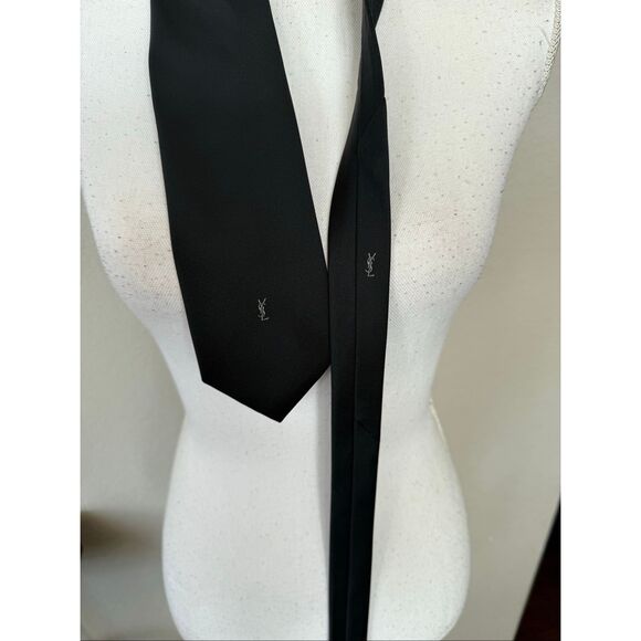 YSL Black Tie - Picture 1 of 3